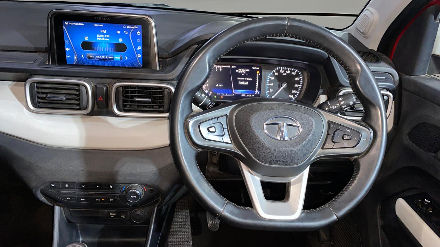2023 Tata PUNCH Creative Dual Tone MT Sunroof, Petrol, Manual, 14,126 km, Steering Wheel Close Up