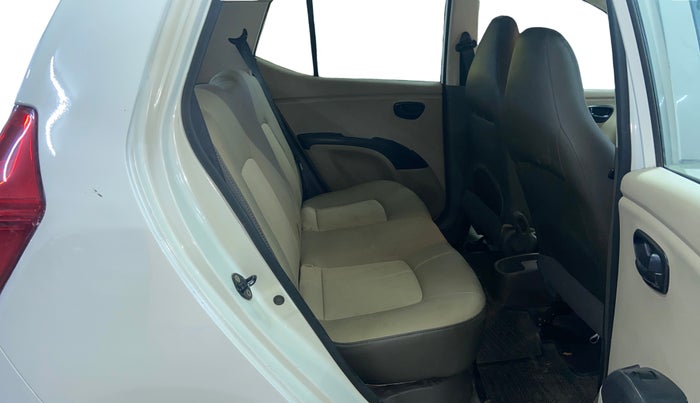 2015 Hyundai i10 MAGNA 1.1, Petrol, Manual, 1,00,643 km, Right Side Rear Door Cabin