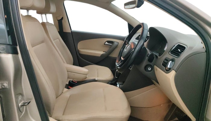 2016 Volkswagen Vento HIGHLINE 1.5 AT, Diesel, Automatic, 86,836 km, Right Side Front Door Cabin