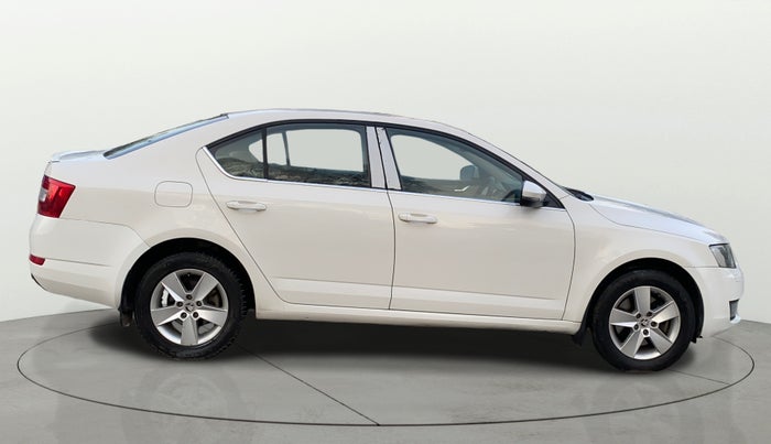 2017 Skoda Octavia STYLE PLUS AT 1.8 TSI, Petrol, Automatic, 49,876 km, Right Side View