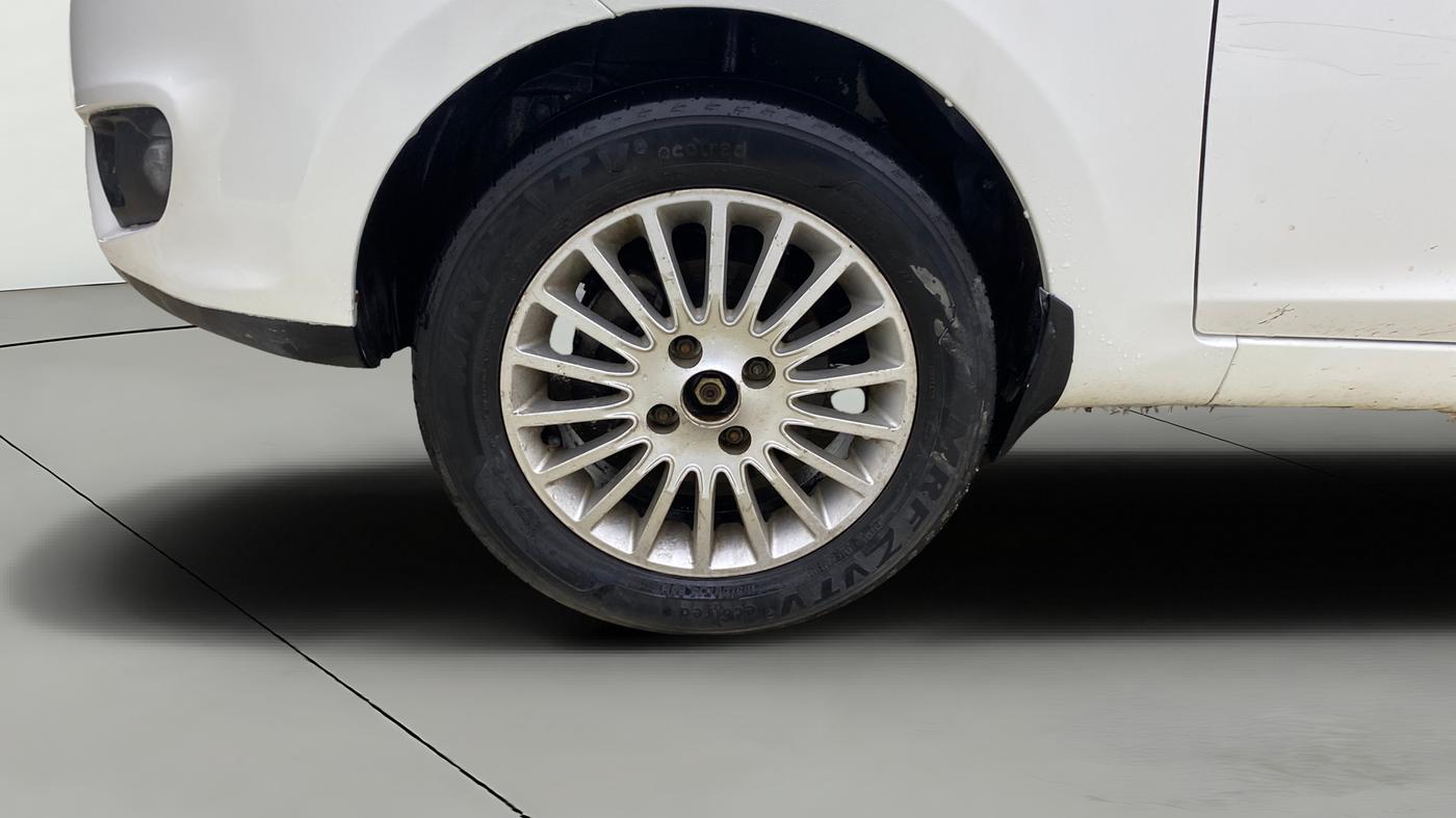 2016 Tata Zest XT PETROL, Petrol, Manual, 1,22,654 km, Left Front Wheel