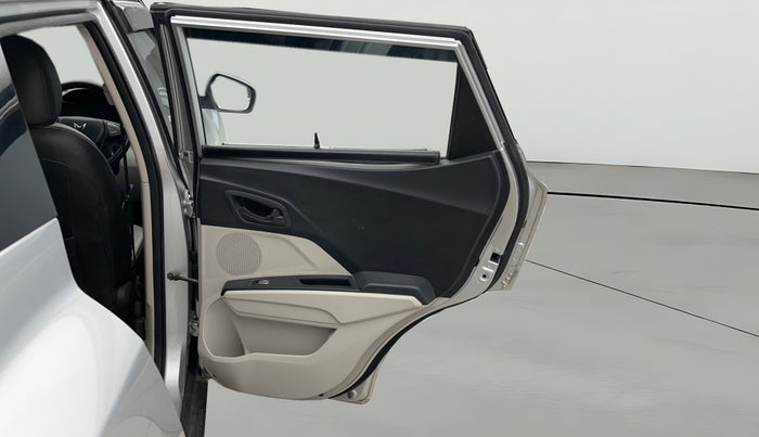 2023 Mahindra XUV300 W6 1.2 PETROL, Petrol, Manual, 38,391 km, RHS Rear Door