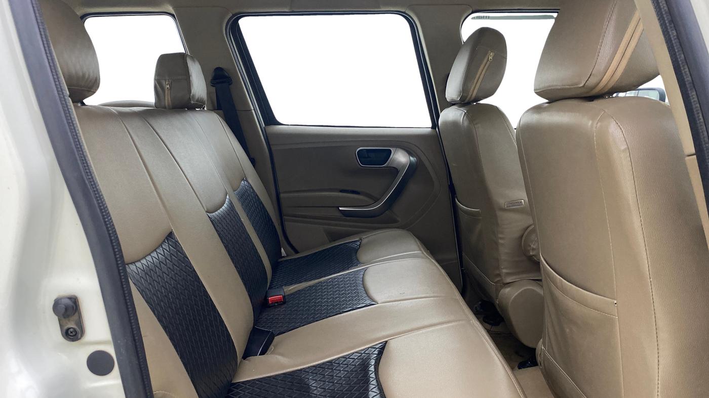 2022 Mahindra BOLERO NEO N10 R, Diesel, Manual, 97,068 km, Right Side Rear Door Cabin