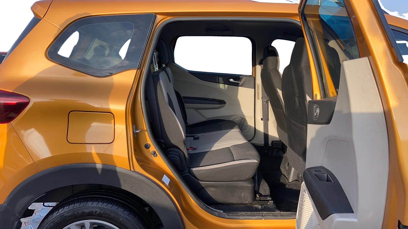 2022 Renault TRIBER RXZ AMT, Petrol, Automatic, 29,665 km, Right Side Rear Door Cabin
