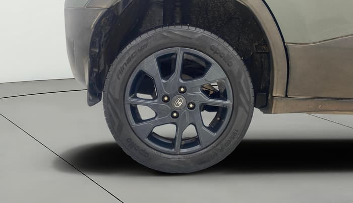 2023 Tata PUNCH  ACCOMPLISHED AMT CAMO EDITION, Petrol, Automatic, 40,036 km, Right Rear Wheel