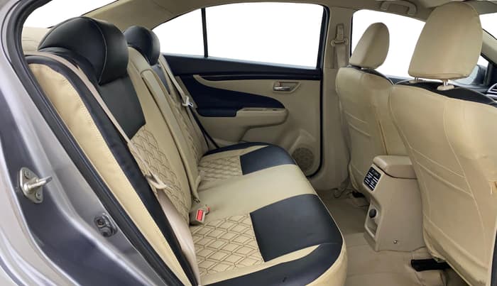 2018 Maruti Ciaz DELTA DIESEL 1.3, Diesel, Manual, 98,833 km, Right Side Rear Door Cabin