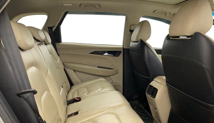 2021 MG HECTOR SHARP 1.5 DCT PETROL, Petrol, Automatic, 76,892 km, Right Side Rear Door Cabin