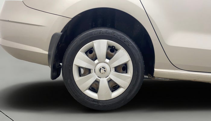 2017 Skoda Rapid 1.6 MPI ACTIVE, Petrol, Manual, 67,939 km, Right Rear Wheel