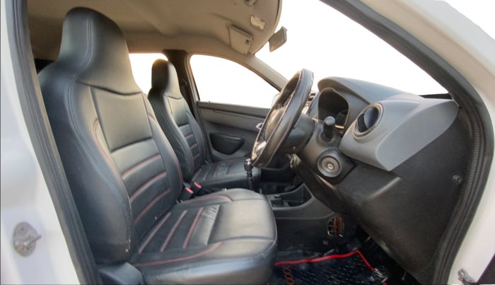 2018 Renault Kwid RXT 1.0 (O), CNG, Manual, 1,36,146 km, Right Side Front Door Cabin