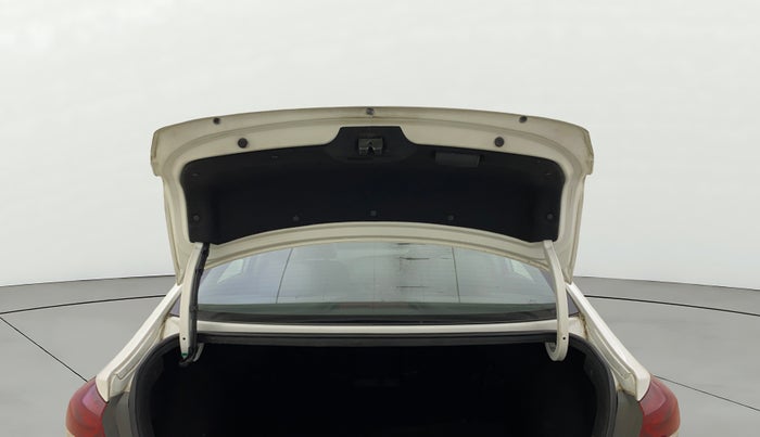 2016 Hyundai New Elantra 2.0 SX(O) AT PETROL, Petrol, Automatic, 1,01,757 km, Boot Door Open