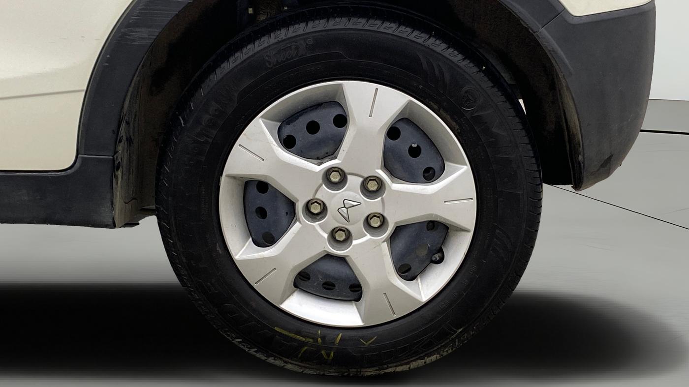 2023 Mahindra XUV300 W6 1.2 PETROL AMT, Petrol, Automatic, 13,946 km, Left Rear Wheel