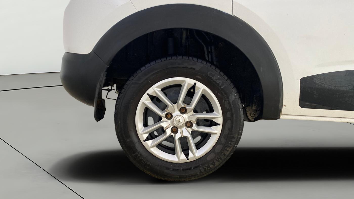 2022 Renault TRIBER RXT AMT, Petrol, Automatic, 23,405 km, Right Rear Wheel