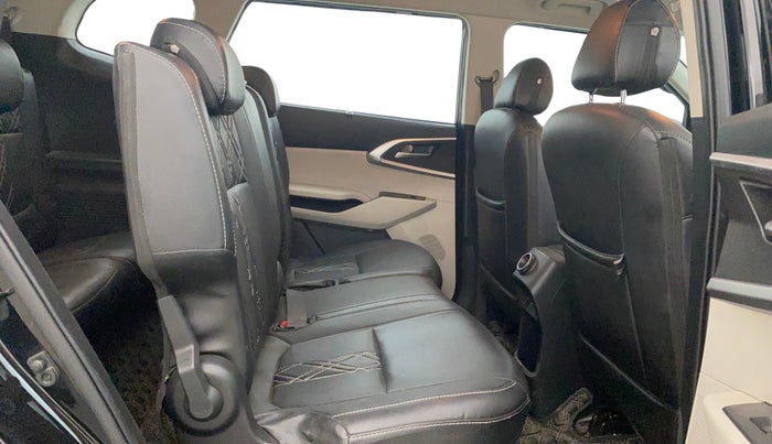 2023 KIA CARENS PRESTIGE PLUS 1.4 PETROL 7 STR, Petrol, Manual, 26,327 km, Right Side Rear Door Cabin