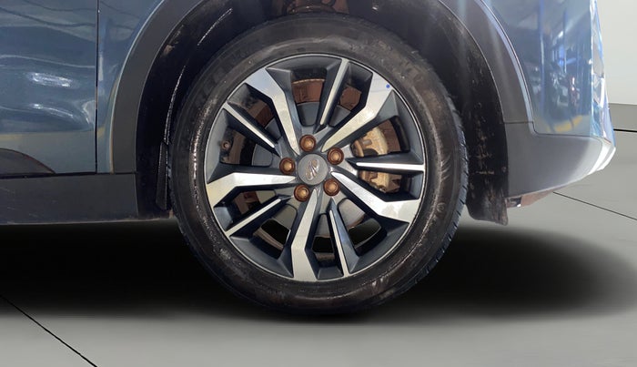 2021 Mahindra XUV300 W8 (O) 1.5 DIESEL AMT DUAL TONE, Diesel, Automatic, 43,126 km, Right Front Wheel