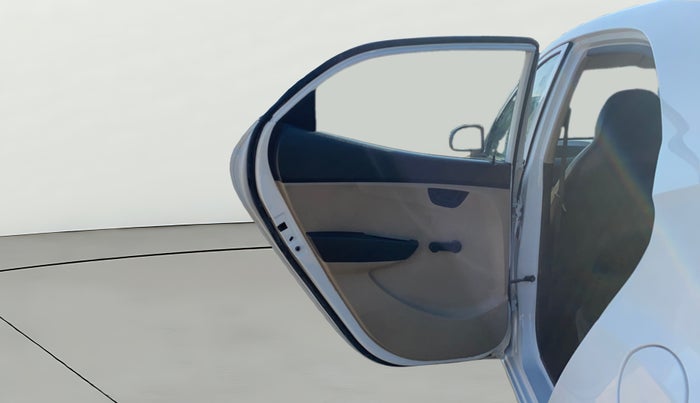 2017 Hyundai Eon ERA +, CNG, Manual, 1,10,540 km, LHS Rear Door