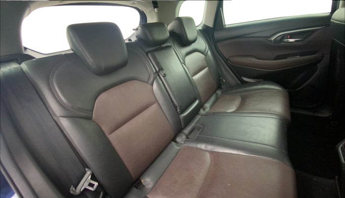 2022 Maruti Grand Vitara ALPHA SMART HYBRID ALLGRIP, Petrol, Manual, 59,379 km, Right Side Rear Door Cabin