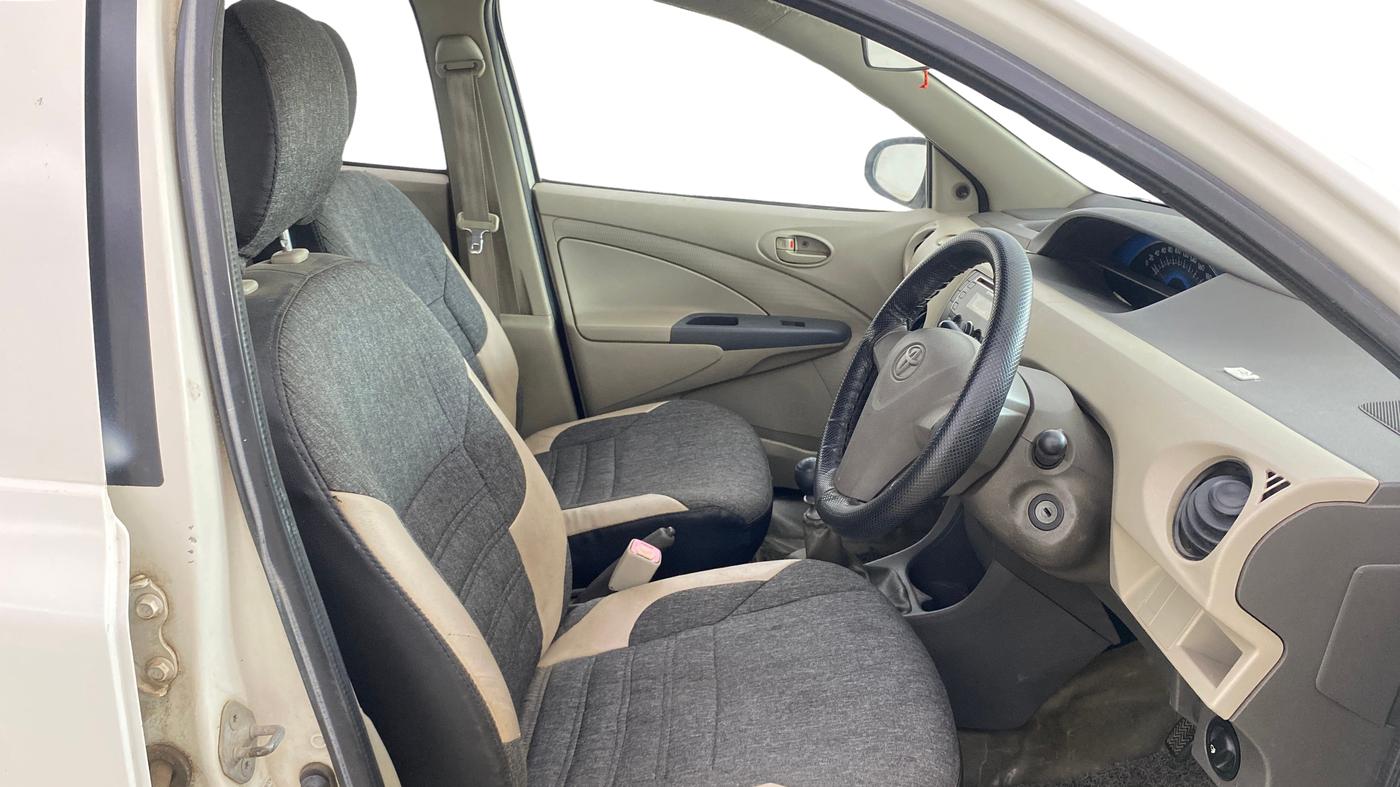 2013 Toyota Etios Liva GD, Diesel, Manual, 70,725 km, Right Side Front Door Cabin