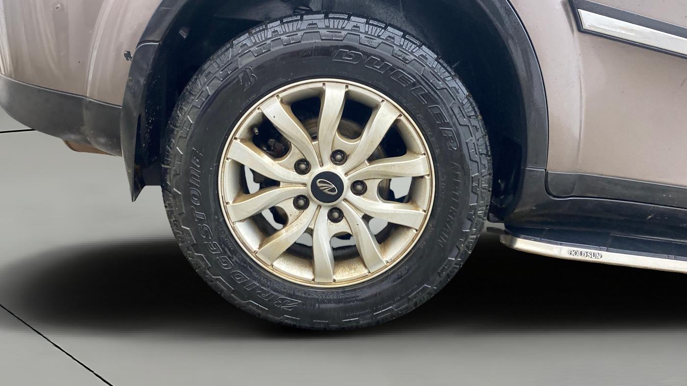 2017 Mahindra XUV500 W10 AT, Diesel, Automatic, 85,188 km, Right Rear Wheel