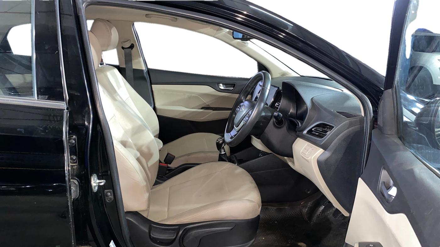 2022 Hyundai Verna SX 1.5 VTVT, Petrol, Manual, 29,322 km, Right Side Front Door Cabin