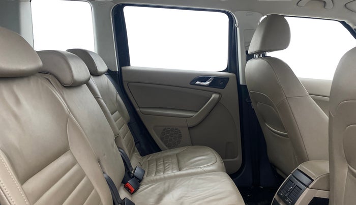 2016 Skoda Yeti STYLE 4X4, Diesel, Manual, 1,46,970 km, Right Side Rear Door Cabin