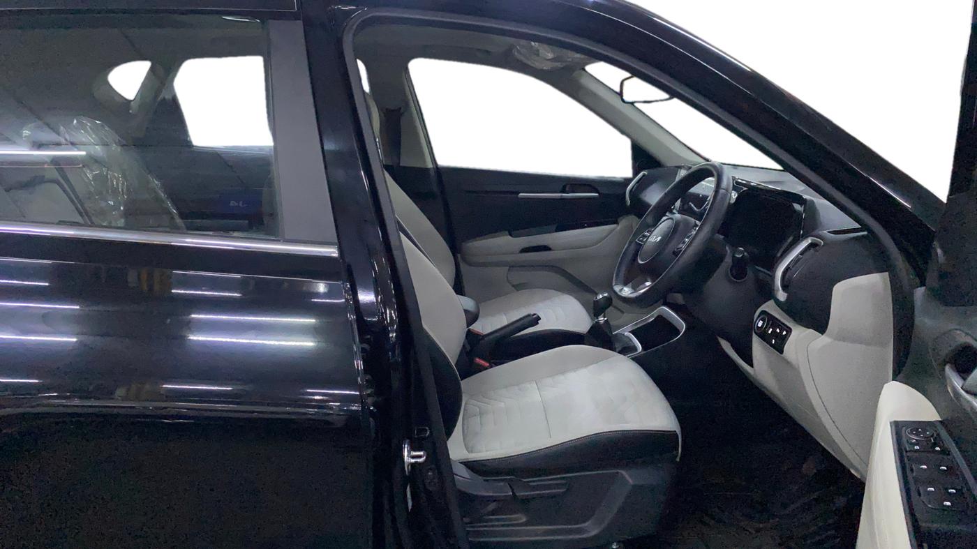 2025 KIA SONET HTK PLUS 1.2 PETROL MT, Petrol, Manual, 9,515 km, Right Side Front Door Cabin