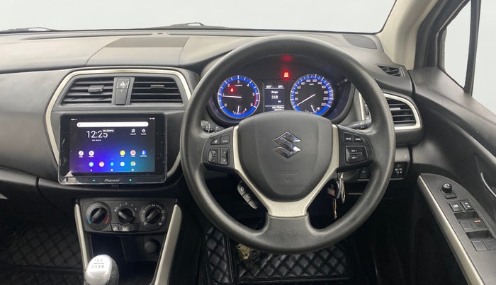 2015 Maruti S Cross DELTA 1.6, Diesel, Manual, 94,957 km, Steering Wheel Close Up