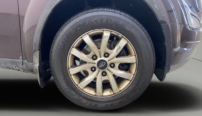 2017 Mahindra XUV500 W10 AT, Diesel, Automatic, 90,254 km, Right Front Wheel