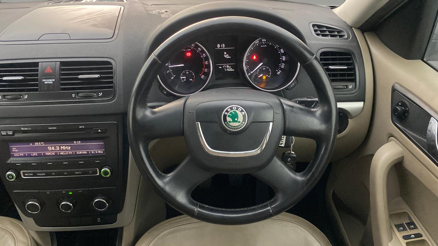 2013 Skoda Yeti AMBITION 2.0 TDI CR 4X2, Diesel, Manual, 71,866 km, Steering Wheel Close Up