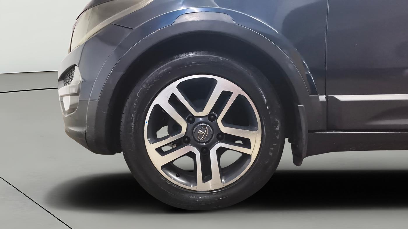 2017 Tata Hexa XT 4X2 7 STR, Diesel, Manual, 1,38,339 km, Left Front Wheel