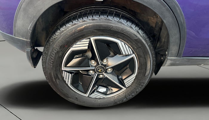 2023 Tata NEXON FEARLESS PURPLE + SUNROOF DUAL TONE 1.2 PETROL, Petrol, Manual, 28,568 km, Right Rear Wheel