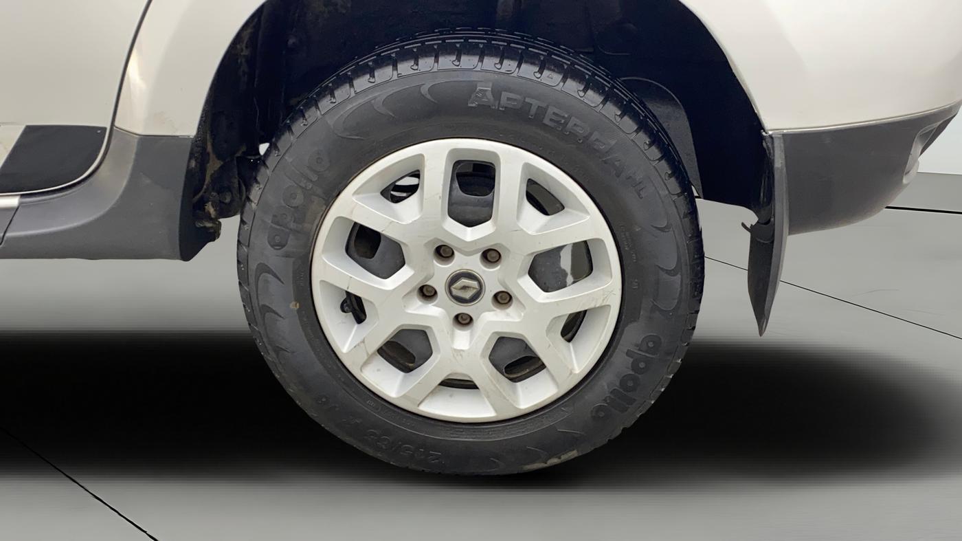 2017 Renault Duster RXL PETROL, Petrol, Manual, 42,541 km, Left Rear Wheel