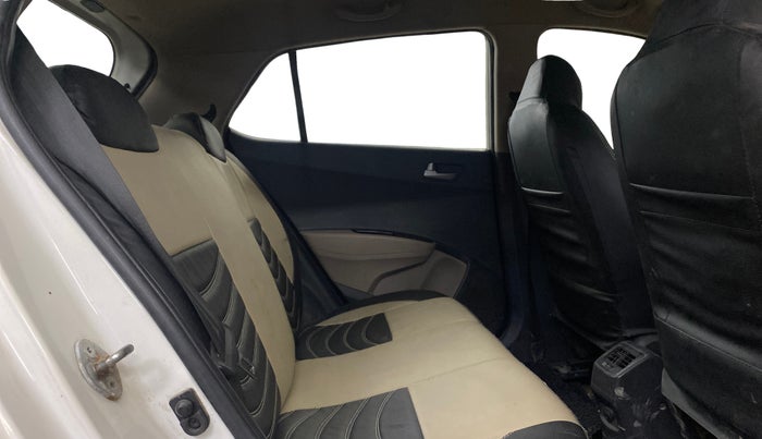 2016 Hyundai Grand i10 SPORTZ 1.2 KAPPA VTVT, CNG, Manual, 83,573 km, Right Side Rear Door Cabin