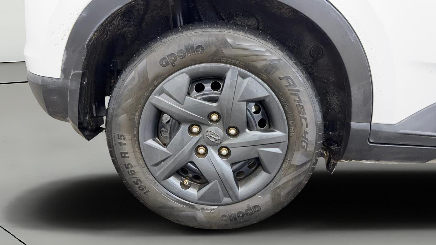 2024 Hyundai VENUE S(O) 1.2, CNG, Manual, 31,830 km, Right Rear Wheel