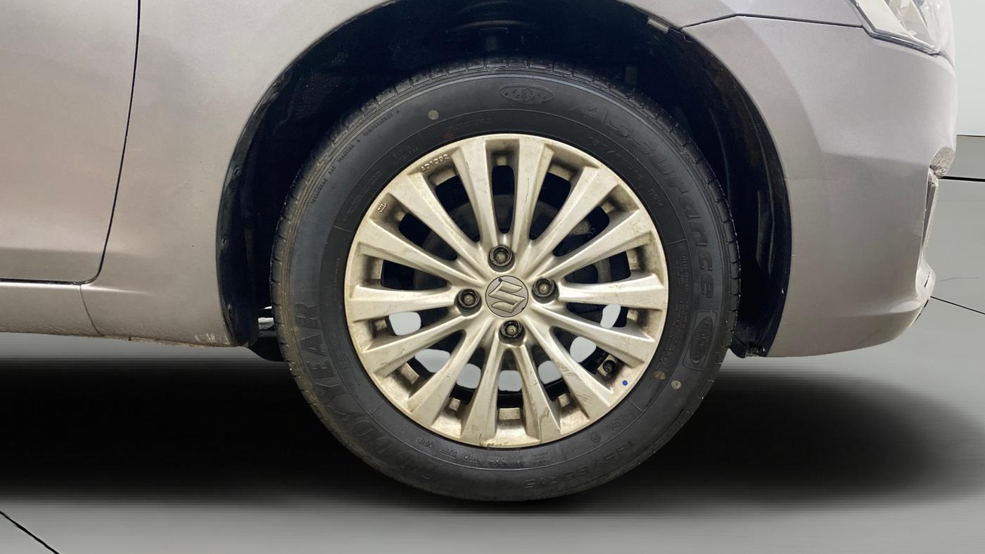 2017 Maruti Ciaz ZETA 1.4  AT PETROL, Petrol, Automatic, 19,223 km, Right Front Wheel