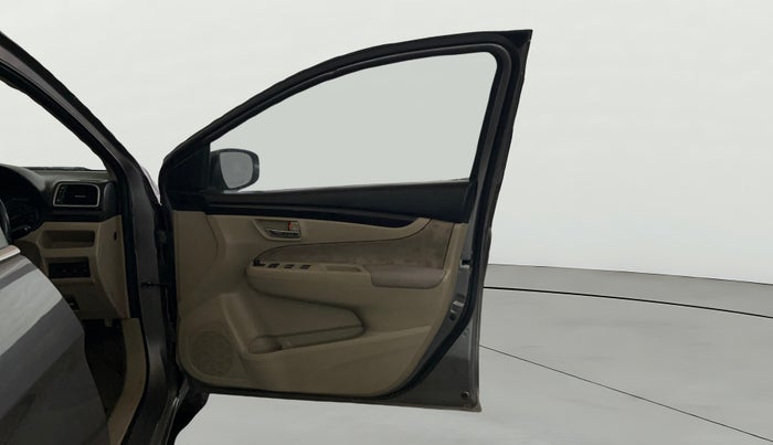 2015 Maruti Ciaz VXI+, Petrol, Manual, 67,224 km, RHS Front Door