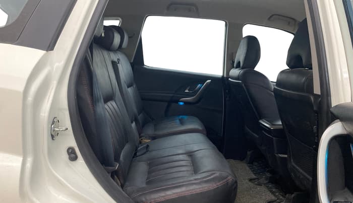 2020 Mahindra XUV500 W7, Diesel, Manual, 61,904 km, Right Side Rear Door Cabin