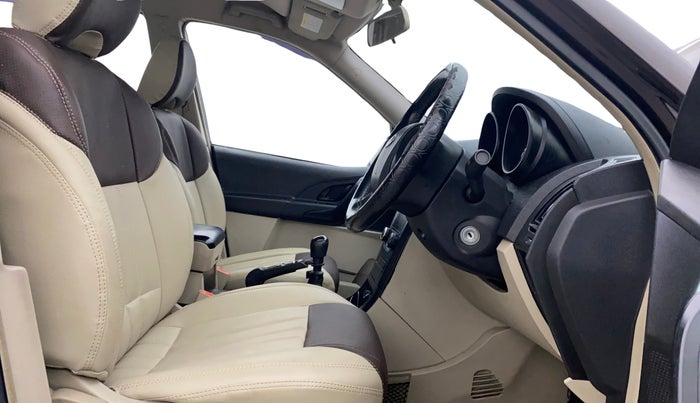 2017 Mahindra XUV500 W4, Diesel, Manual, 99,924 km, Right Side Front Door Cabin