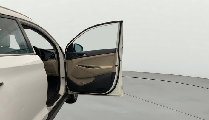 2017 Hyundai Tucson GLS 4WD AT DIESEL, Diesel, Automatic, 1,31,162 km, RHS Front Door