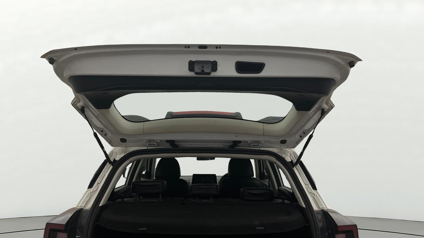 2024 Mahindra XUV 3XO AX5L 1.2 TGDi, Petrol, Manual, 24,133 km, Boot Door Open