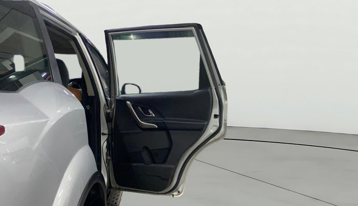 2018 Mahindra XUV500 W9 AT, Diesel, Automatic, 88,814 km, RHS Rear Door