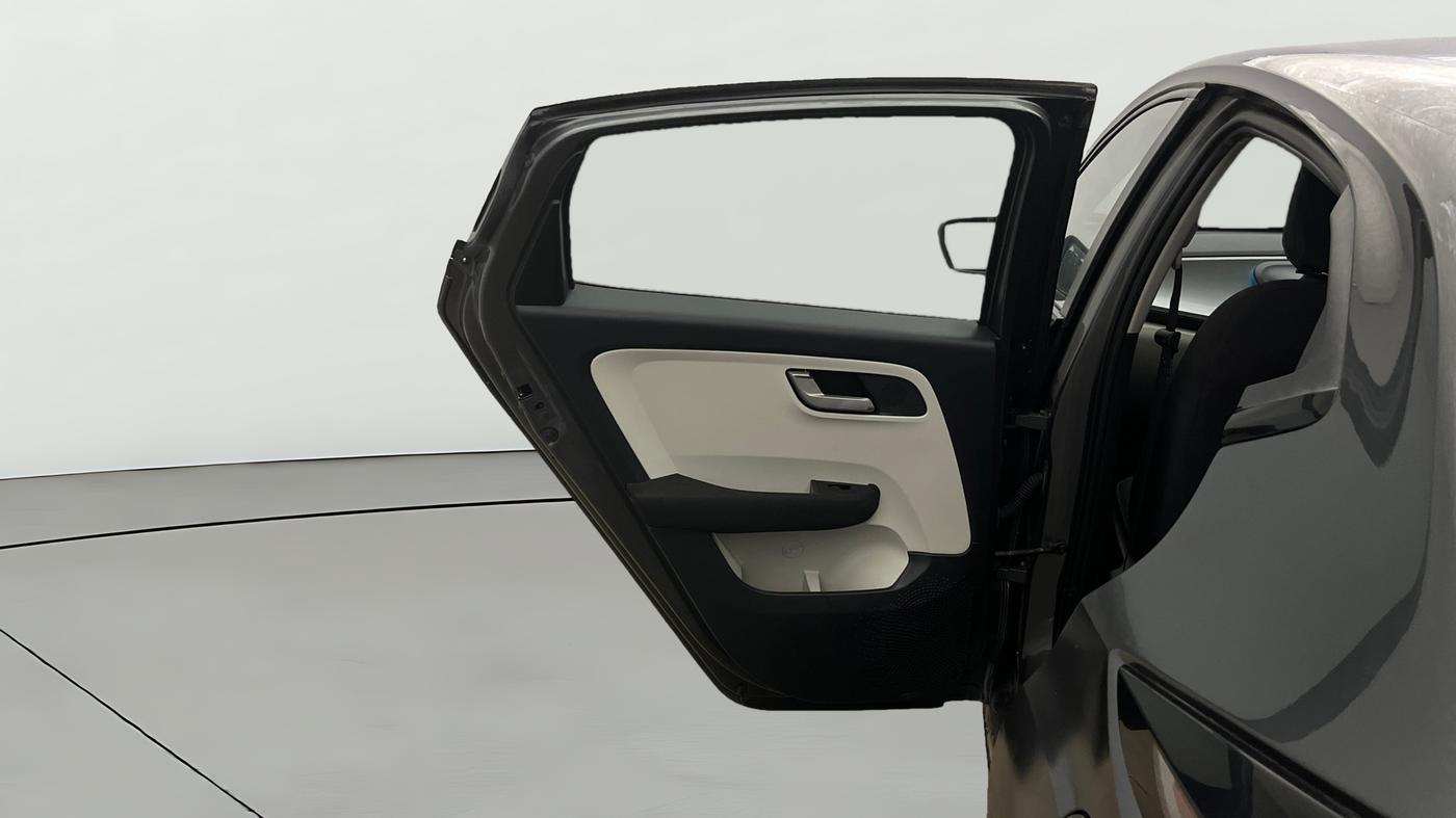 2024 Tata ALTROZ XZ PLUS SUNROOF CNG, CNG, Manual, 30,914 km, LHS Rear Door