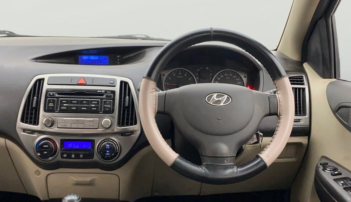 2013 Hyundai i20 MAGNA 1.2, Petrol, Manual, 1,11,877 km, Steering Wheel Close Up