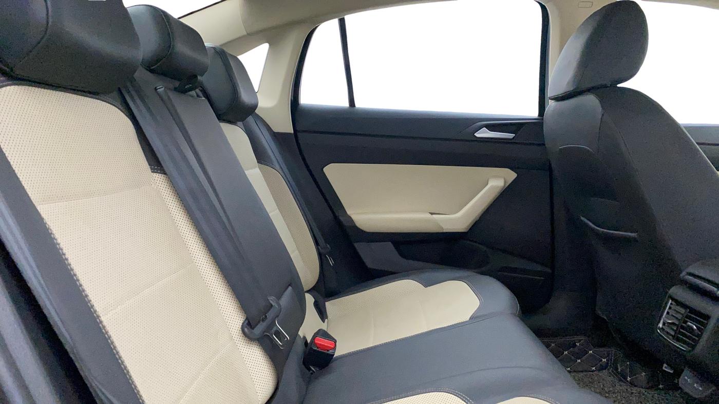 2024 Volkswagen VIRTUS TOPLINE TSI 1.0 AT, Petrol, Automatic, 25,122 km, Right Side Rear Door Cabin
