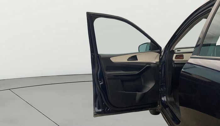 2022 Mahindra XUV700 AX 5 P MT 7 STR, Petrol, Manual, 32,954 km, LHS Front Door