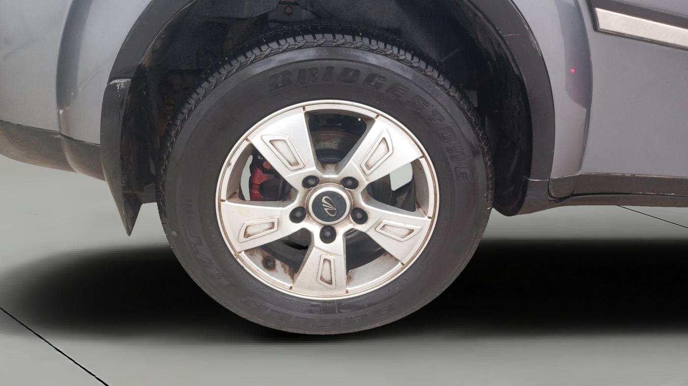 2014 Mahindra XUV500 W8, Diesel, Manual, 92,798 km, Right Rear Wheel