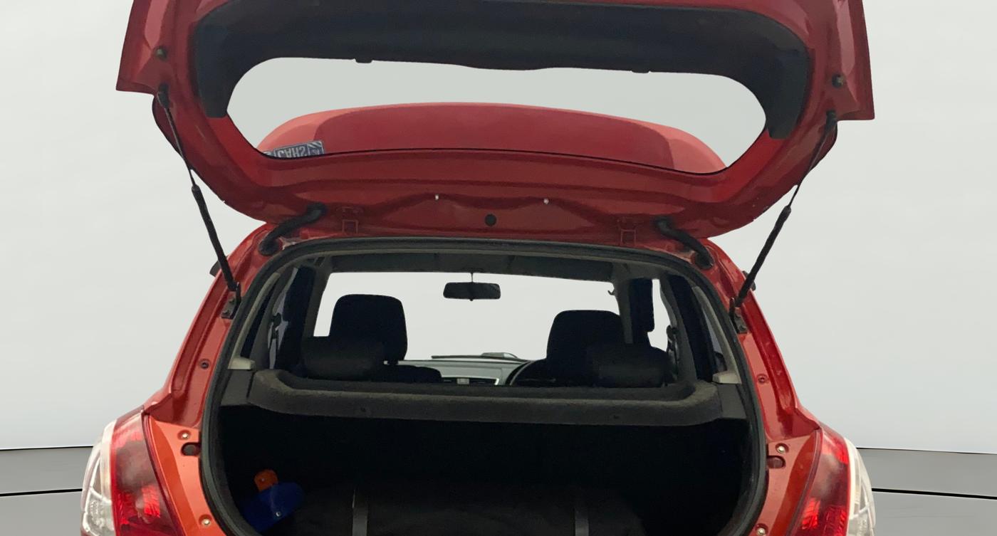 2016 Maruti Swift VXI, CNG, Manual, 94,818 km, Boot Door Open