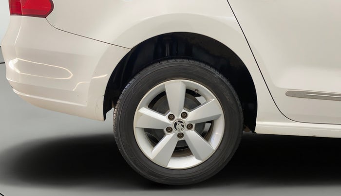 2016 Skoda Rapid AMBITION 1.6 MPI MT, Petrol, Manual, 66,557 km, Right Rear Wheel