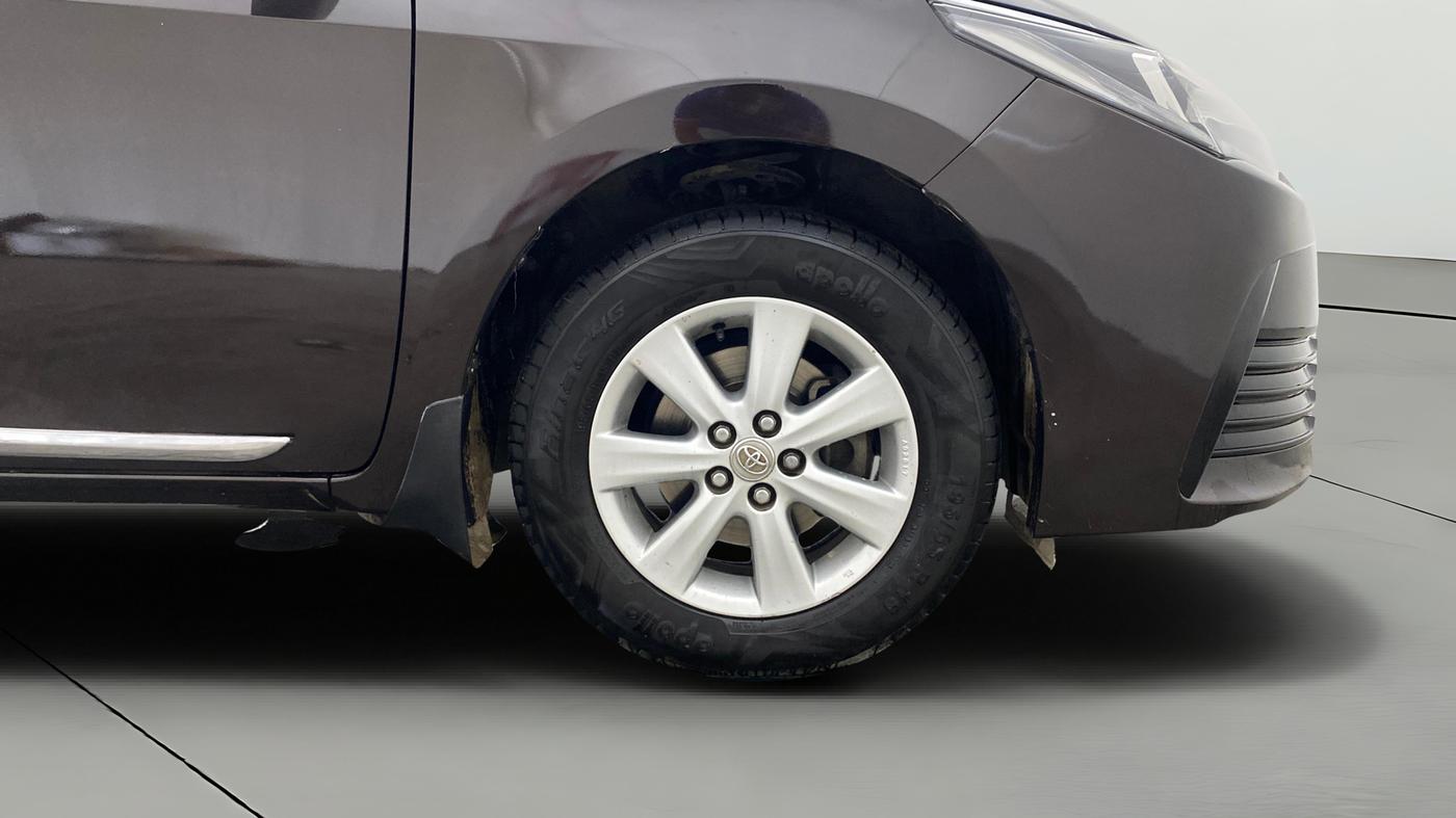 2017 Toyota Corolla Altis GL DIESEL, Diesel, Manual, 1,41,572 km, Right Front Wheel