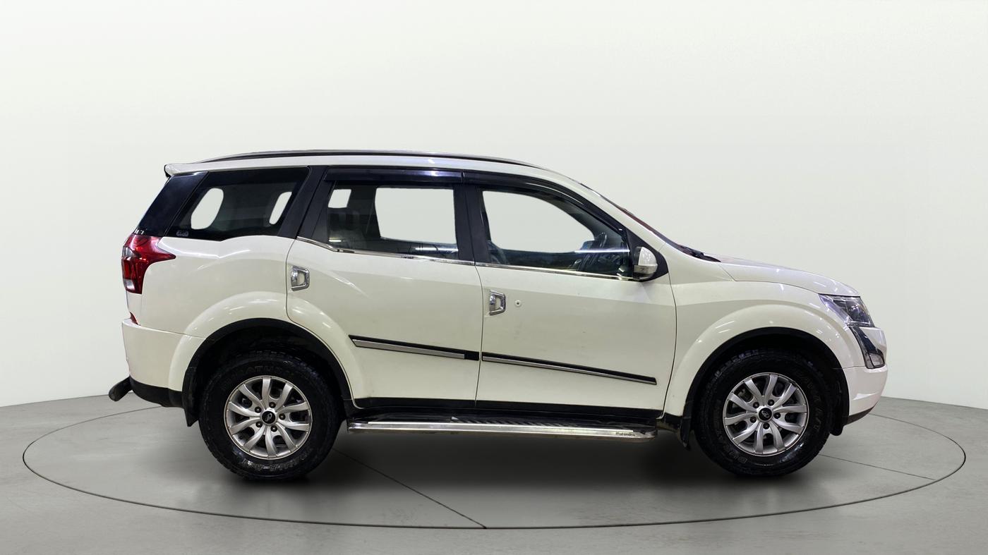 2019 Mahindra XUV500 W9, Diesel, Manual, 77,303 km, Right Side View