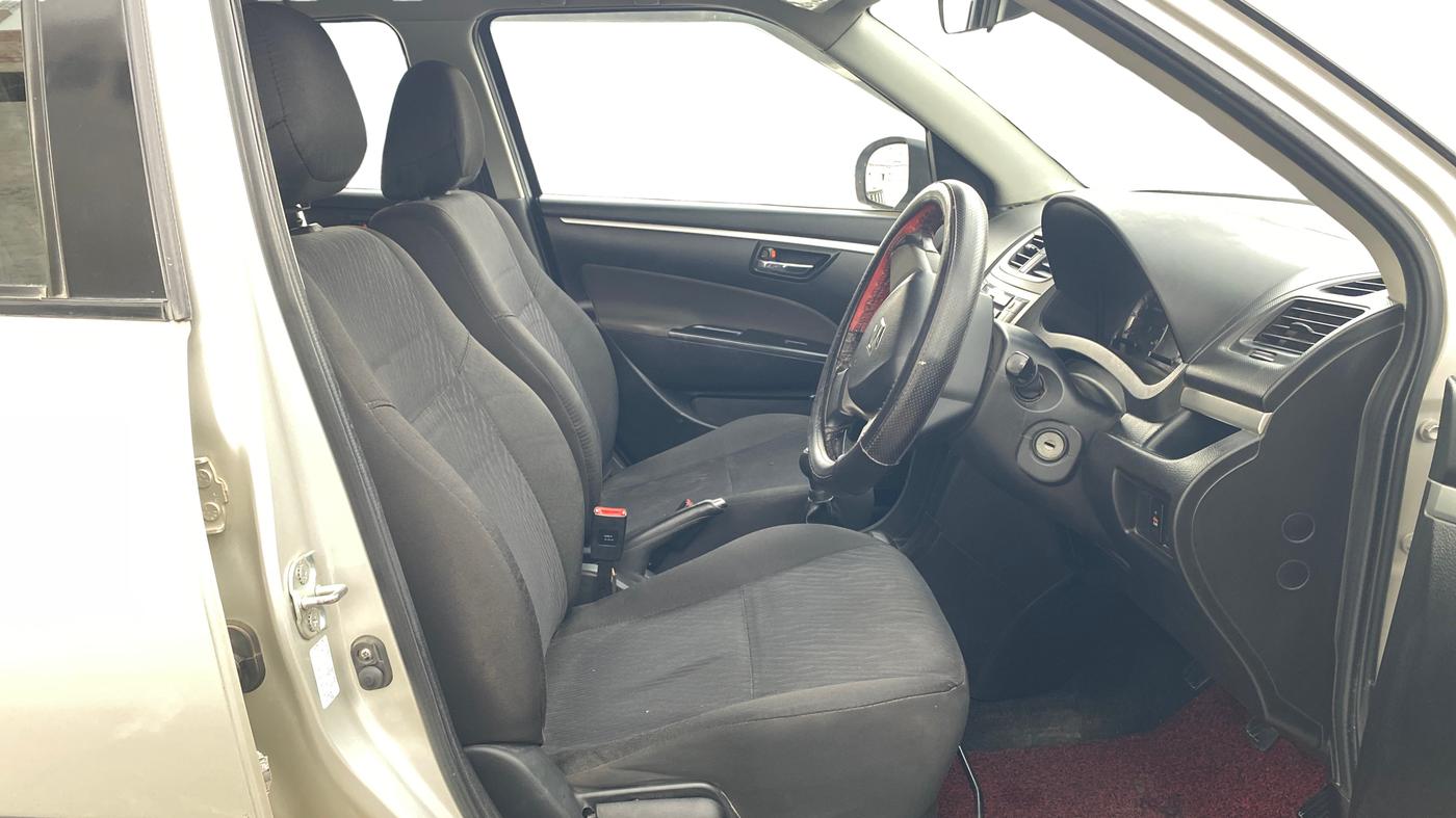 2014 Maruti Swift VXI, Petrol, Manual, 59,994 km, Right Side Front Door Cabin